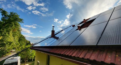 Kdaj je čas za čiščenje sončne elektrarne?