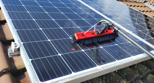 Spomladansko čiščenje solarnih panelov: večji izkoristek in daljša življenjska doba